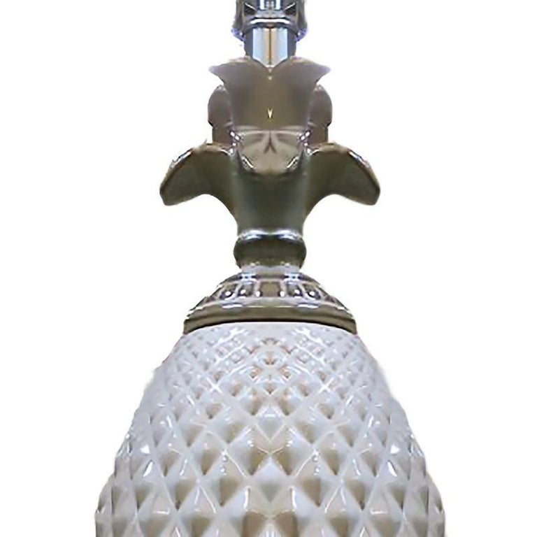 Mid-Century White Ceramic Pineapple Pedestal Lamp - Single