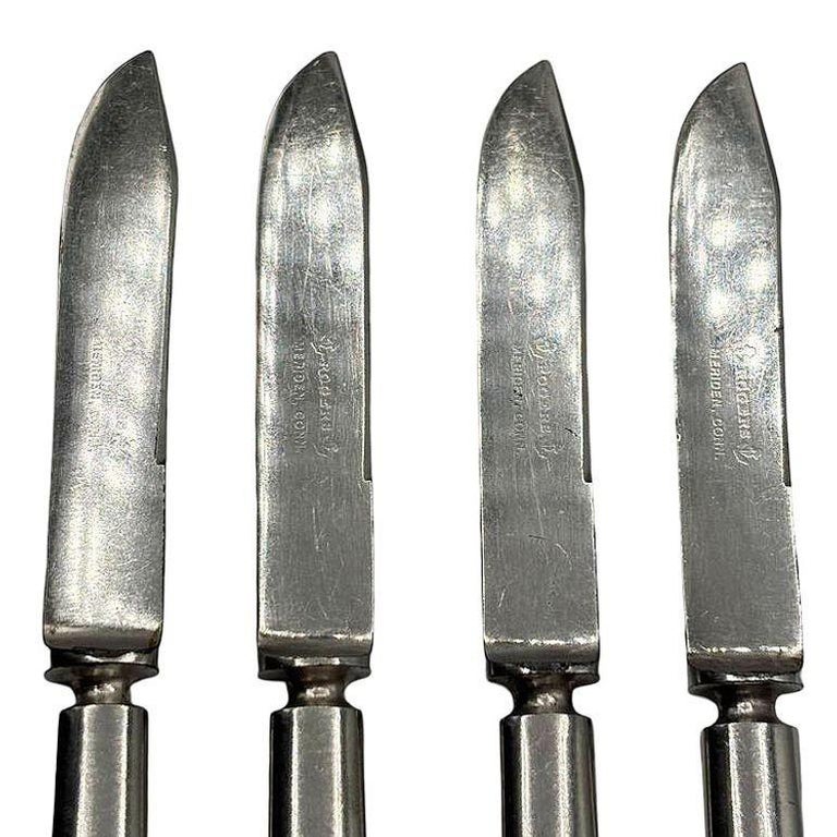 Late Victorian Rodgers Meriden Conn Shell Design Dessert Luncheon Knife Set of 4