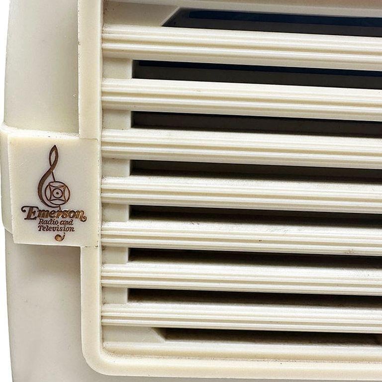 Mid-century 1949 Carrara Ivory Emerson Model 581 Plaskon Vacuum Tube AM Radio