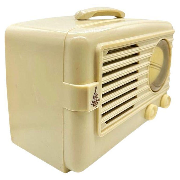 Mid-century 1949 Carrara Ivory Emerson Model 581 Plaskon Vacuum Tube AM Radio