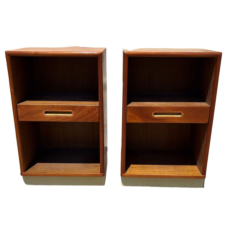 Pair of Teak and Mahogany Mid Century Nightstands by Edward Wormley for Dunbar