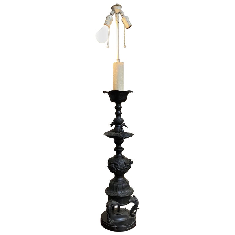 Mid-Century James Mont Style Bronze Chinese-inspired Table Lamp
