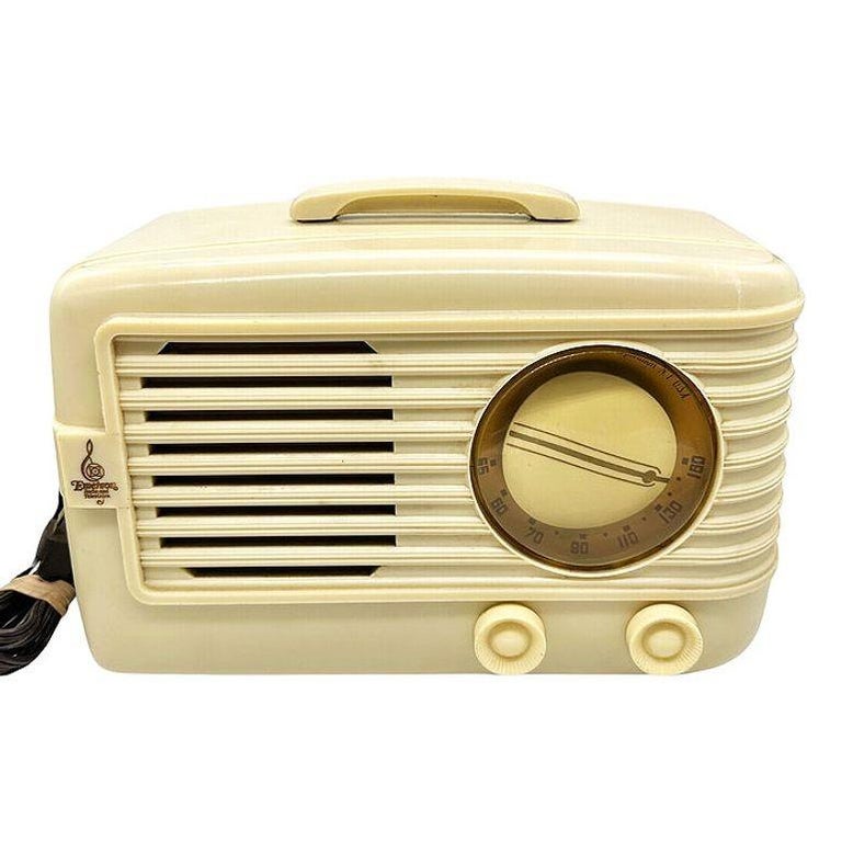 Mid-century 1949 Carrara Ivory Emerson Model 581 Plaskon Vacuum Tube AM Radio