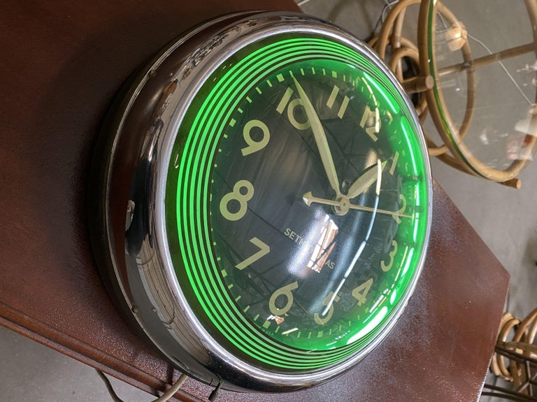 Chrome Art Deco "Chrono Lite-12" Commercial Neon Wall Clock by Seth Thomas, Cir