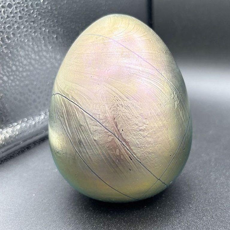 Studio Art Glas Iridescent Egg Paperweight Signed Maslach 1979