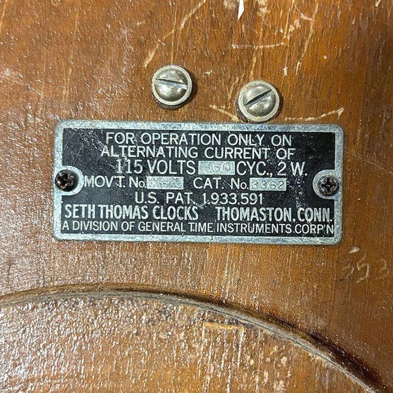 Early Mid-century "Plaza" E931-003 Wall Clock in Walnut by Seth Thomas
