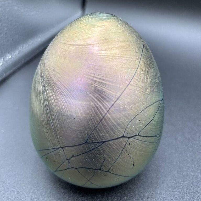 Studio Art Glas Iridescent Egg Paperweight Signed Maslach 1979